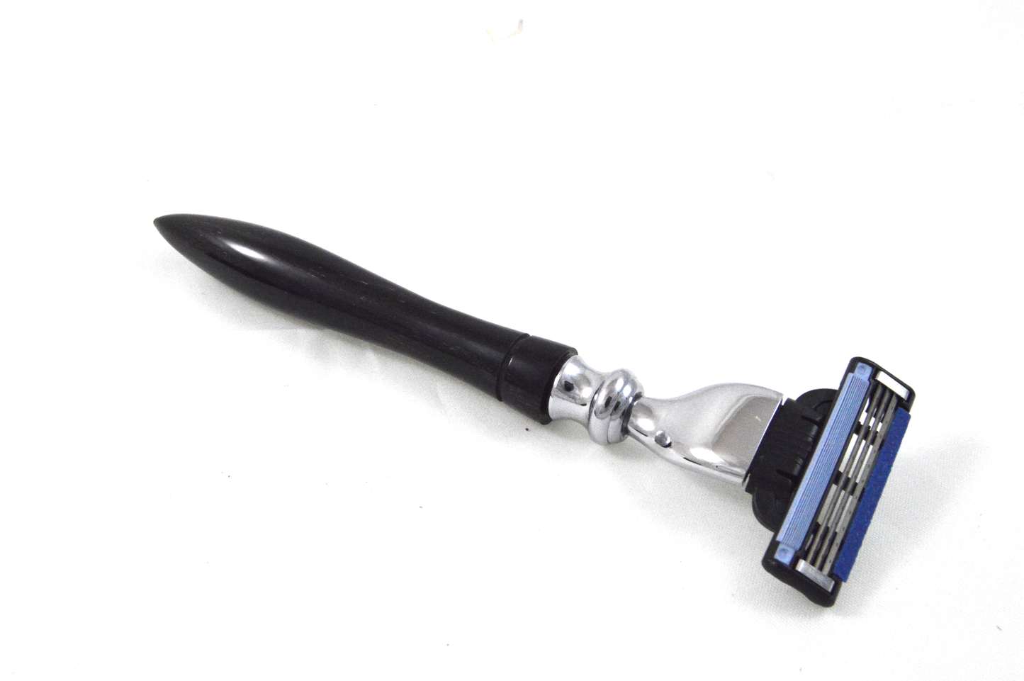 Edel Mach3 razor made of buffalo horn