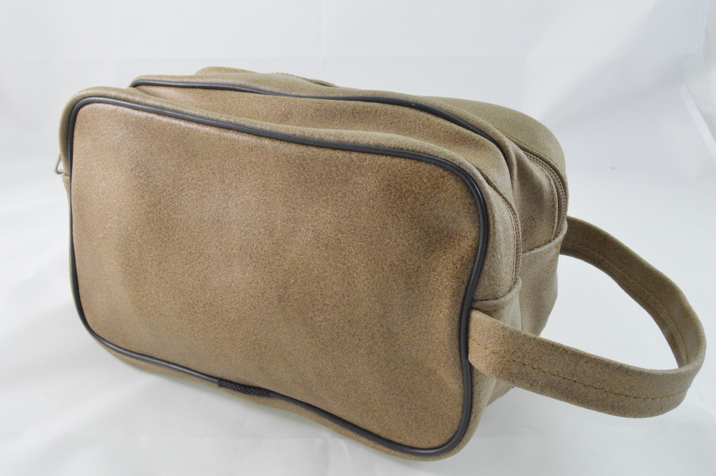 Handtasche oder Kulturtasche mit drei Fächern aus weichem Rindleder Vintage style