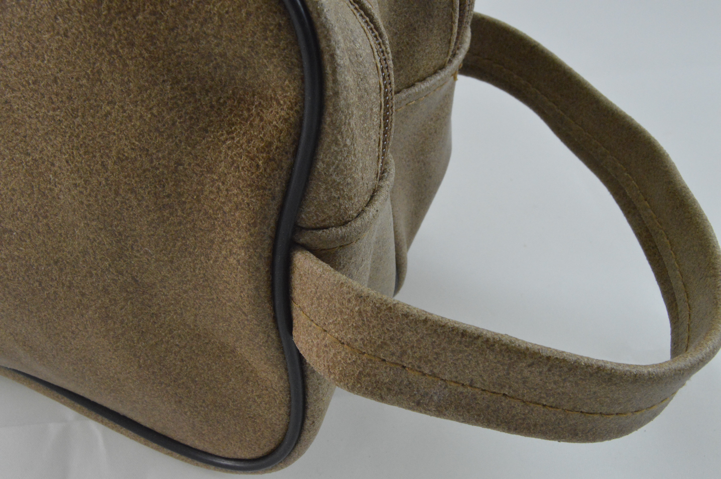 Handtasche oder Kulturtasche mit drei Fächern aus weichem Rindleder Vintage style