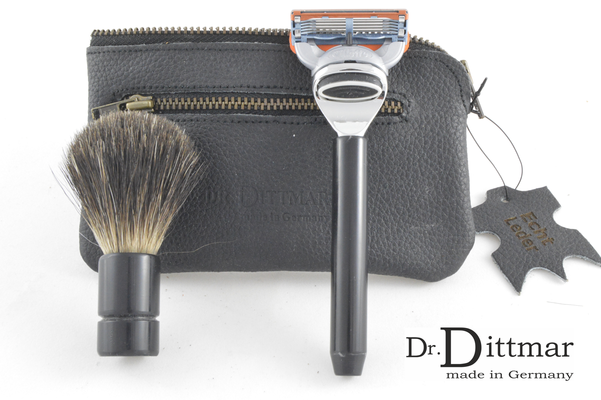 Wet razor travel set in the Fusion leather case