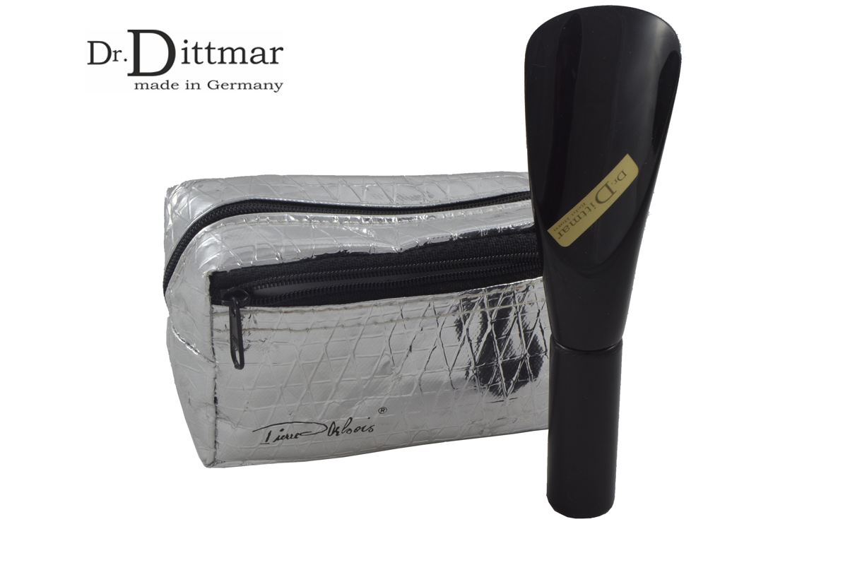 Travel shoehorn with bag