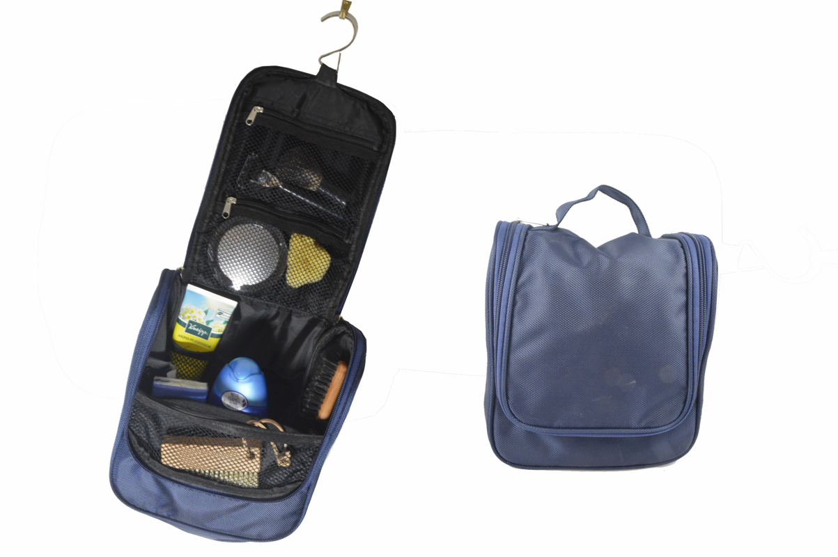 Sturdy hanging toiletry bag