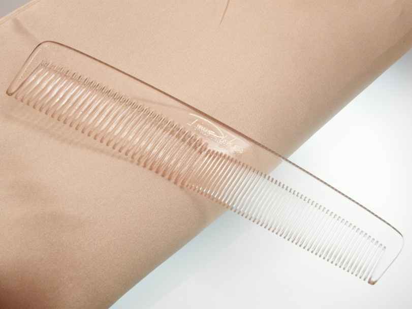 Großer glasklarer Kamm, geteilt gezahnt