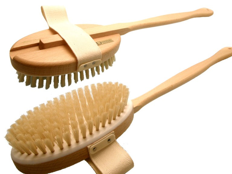 Massagebürste mit mittelharten hellen Schweinsborsten (Buchenholz FSC zertifiziert)