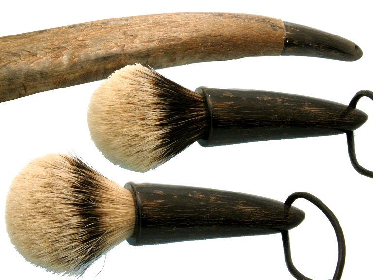 Horn tip shaving brush