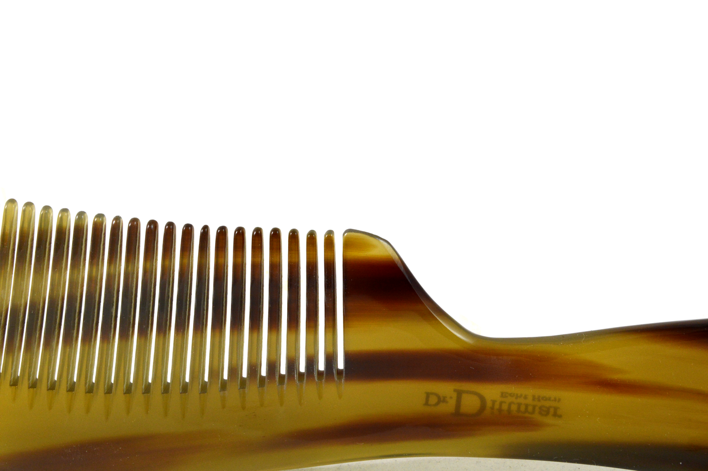 Shampoo Kamm aus hellem Horn, mittlere Zinkung