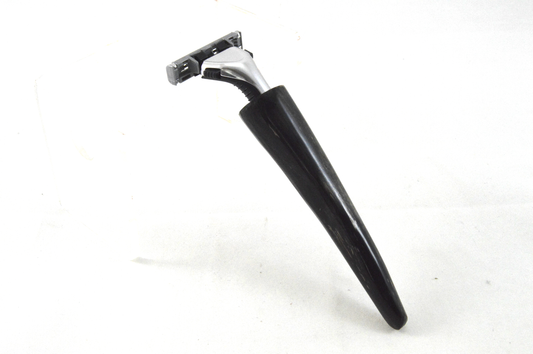 Natürliche Hornspitze mit original Gillette Sensor Klingenaufnahme