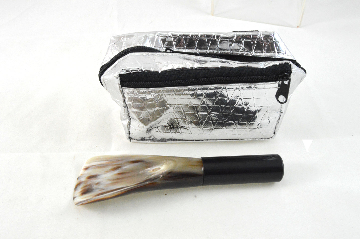 Travel shoehorn with bag