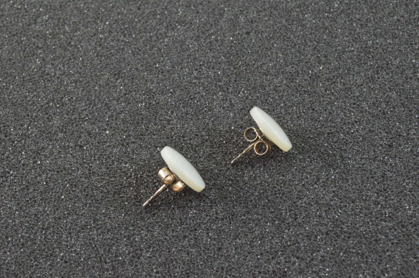 Ohrstecker echt Perlmutt mit 925 Silber Stecker / Modell Rondel gemuggelt