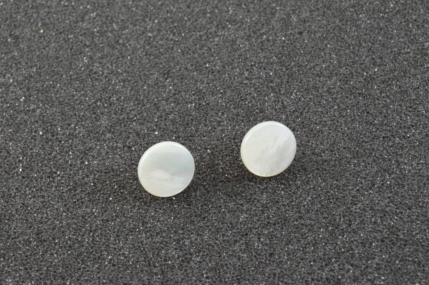 Ohrstecker echt Perlmutt mit 925 Silber Stecker / Modell Rondel gemuggelt
