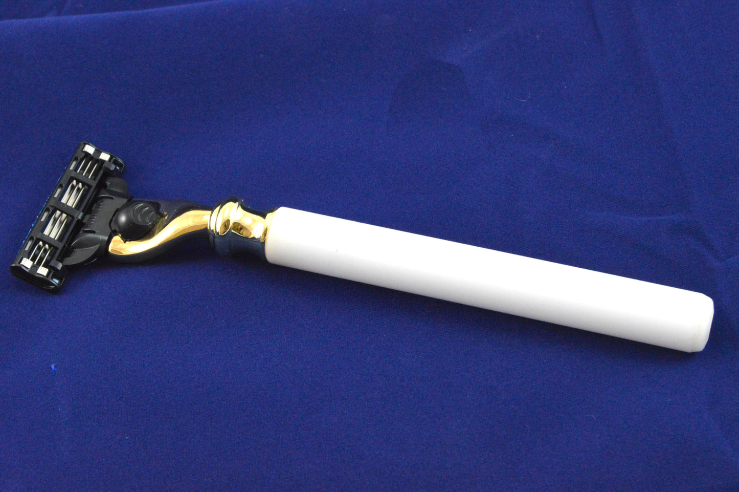 Gold razor for Fusion blades with wood &amp; brass handle EASY