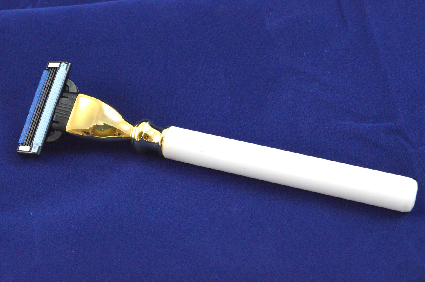 Gold razor for Fusion blades with wood &amp; brass handle EASY